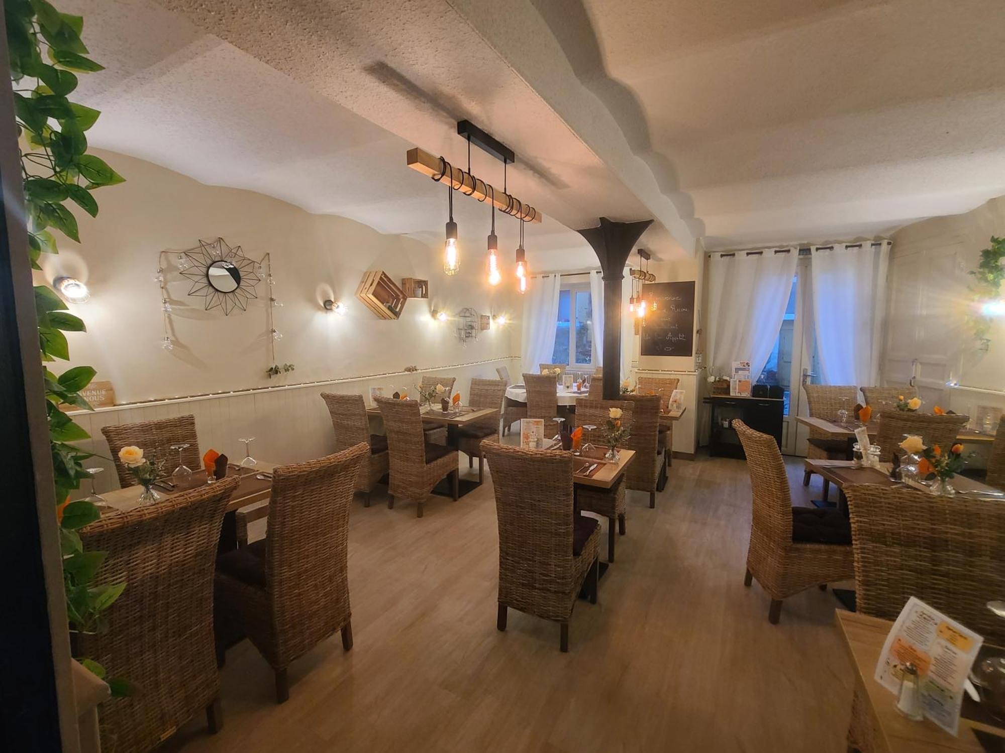 Auberge De L Helvie Chez Coco & Ricou Valvigneres Luaran gambar